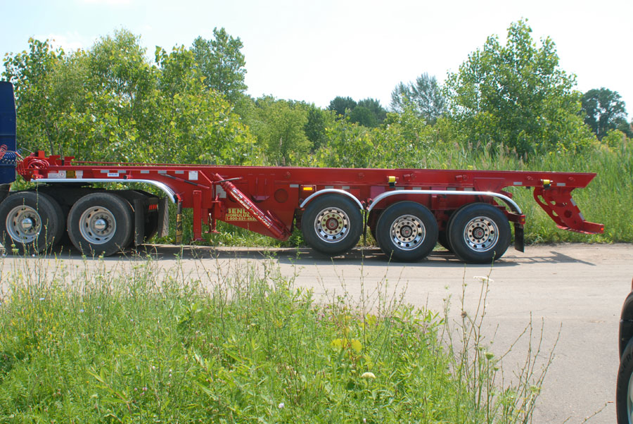 Roll off trailer, Conventional triaxle, no tarp