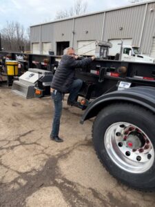 Dragon roll off trailer high step